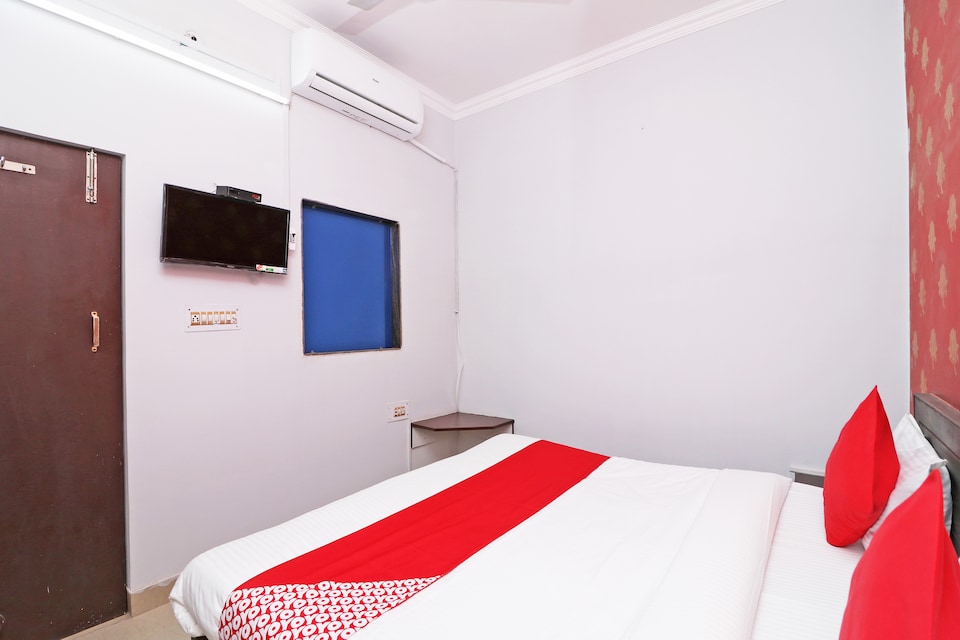 OYO 43997 Hotel Aashiyana, Fatehabad Road, Agra