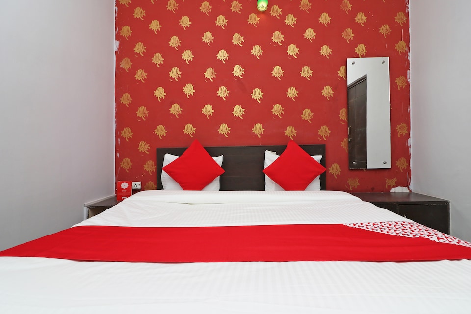 OYO 43997 Hotel Aashiyana, Fatehabad Road, Agra