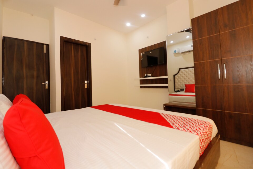 OYO 44021 Hotel Aura, Zirakpur, Zirakpur