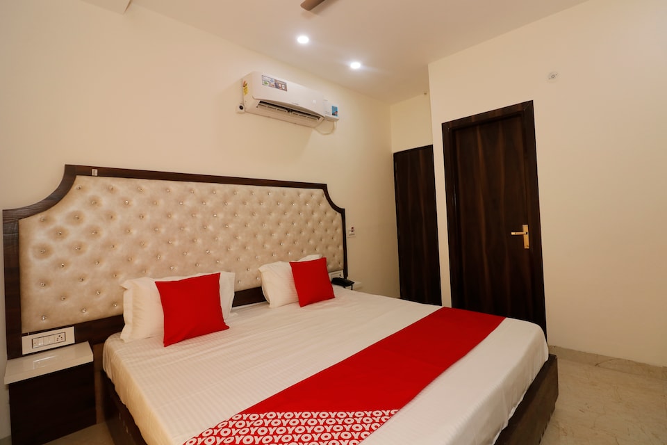 OYO 44021 Hotel Aura, Zirakpur, Zirakpur