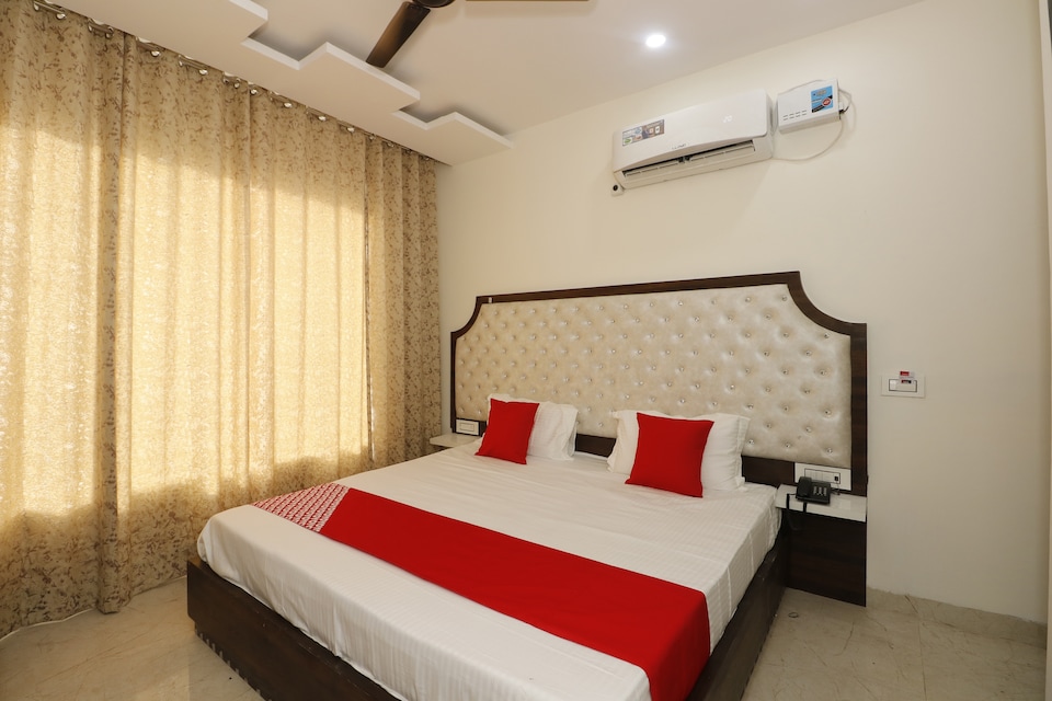 OYO 44021 Hotel Aura, Zirakpur, Zirakpur