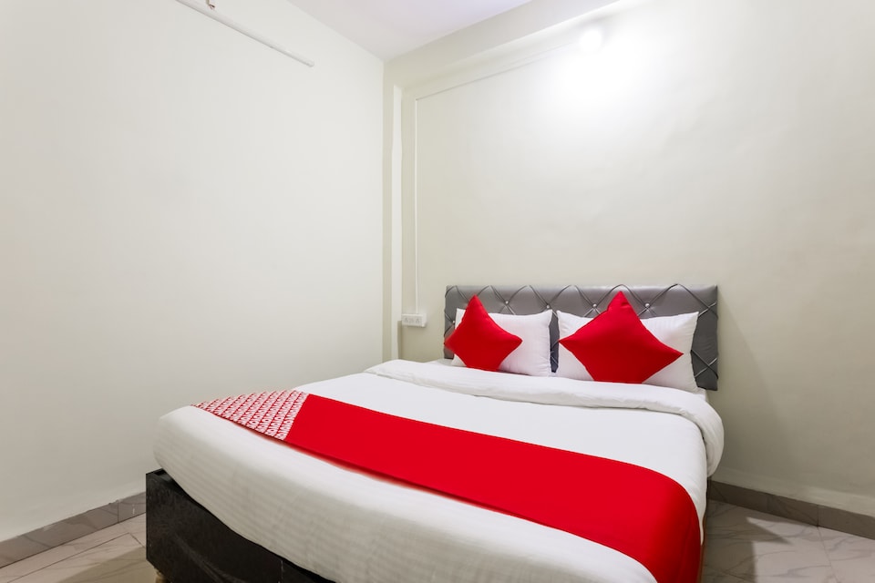 Hotel O Shree Palace, Bhawarkua Indore, Indore