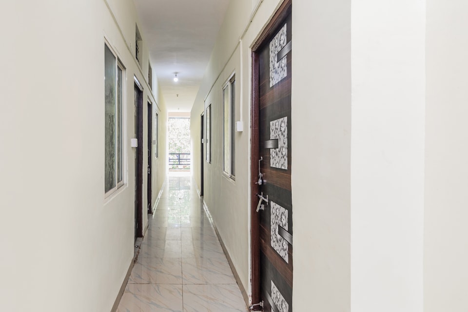 Hotel O Shree Palace, Bhawarkua Indore, Indore