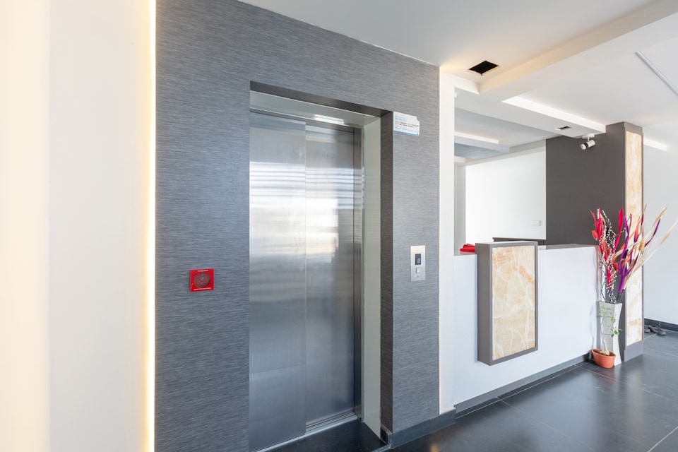 Capital O 44049 Marina Square, Perumbakkam, Chennai