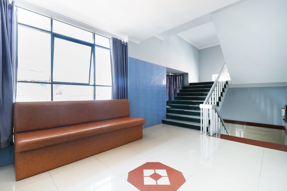 OYO Central Queens, MG Road Kochi-II, Kochi