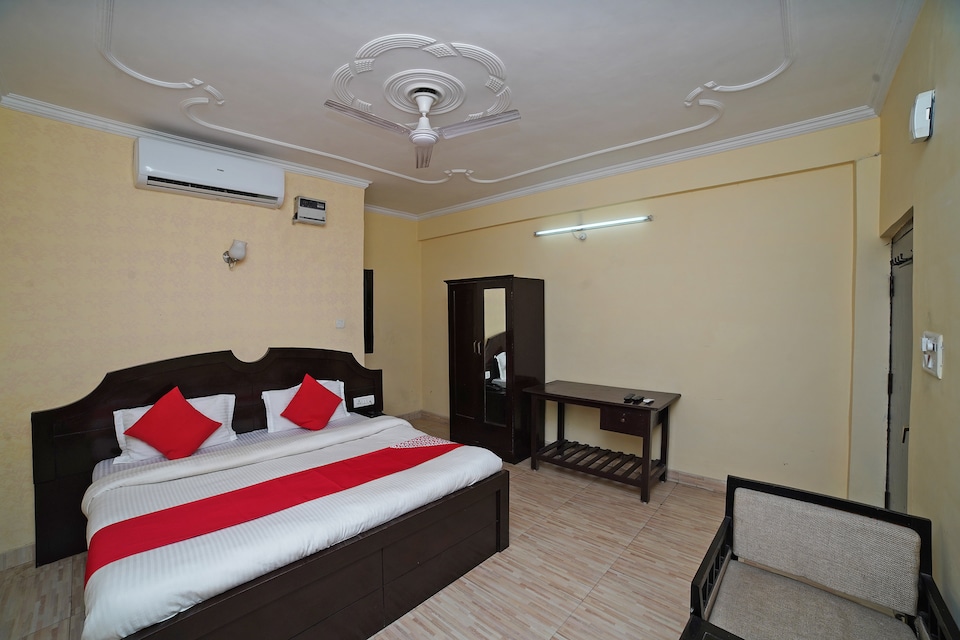 OYO 44056 Hotel Business Inn, Sitarganj City, Sitarganj