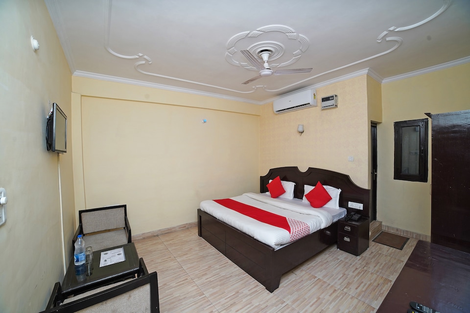 OYO 44056 Hotel Business Inn, Sitarganj City, Sitarganj