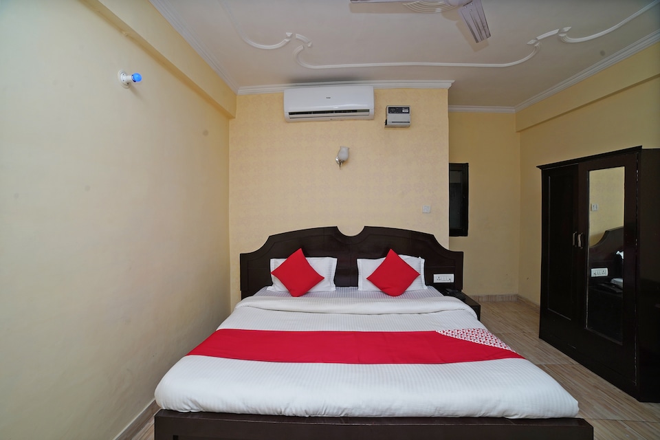 OYO 44056 Hotel Business Inn, Sitarganj City, Sitarganj