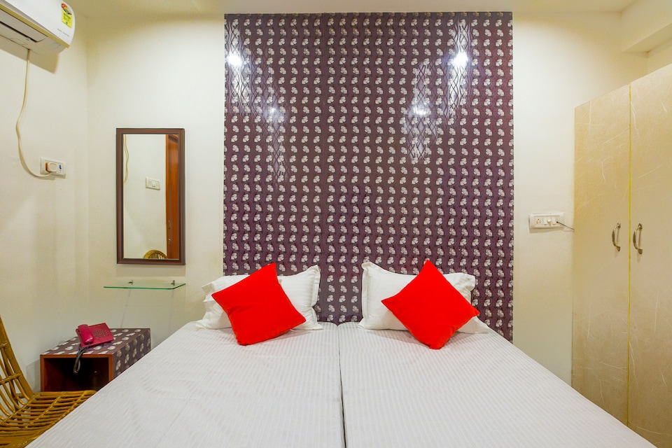 OYO 44071 Stay N Tour, Adyar Chennai, Chennai