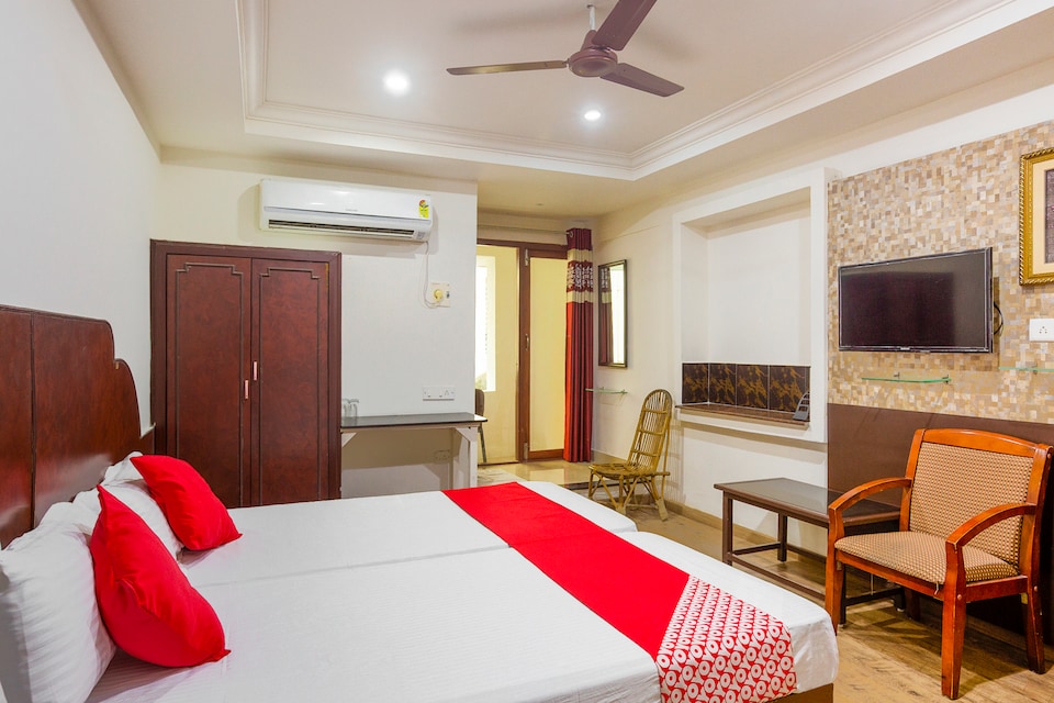 OYO 44071 Stay N Tour, Adyar Chennai, Chennai