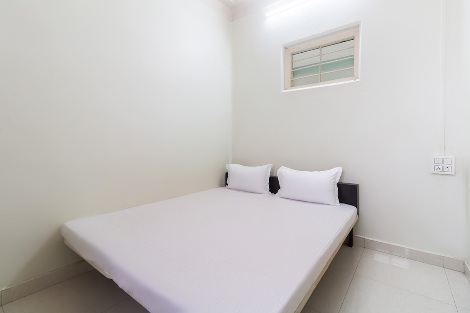 SPOT ON 44098 Star Palace Boarding And Lodging, Sangli, Sangli