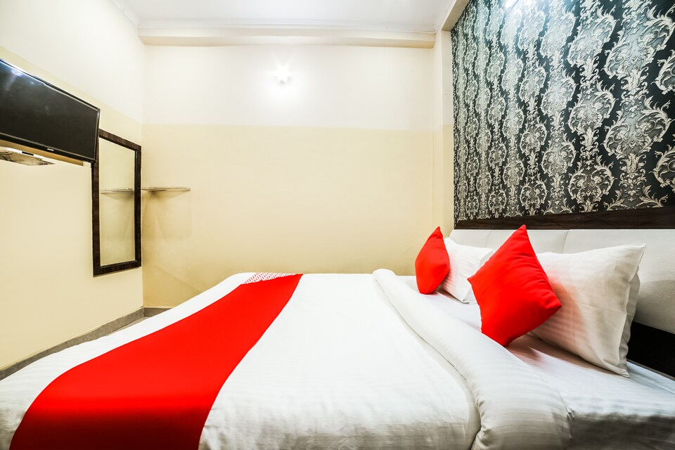 OYO 44135 Gwala bhawan, Banke Bihari Mandir Vrindavan, Vrindavan