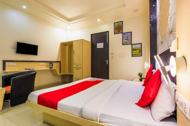 OYO Rk Residency Near Pacific Mall Tagore Garden