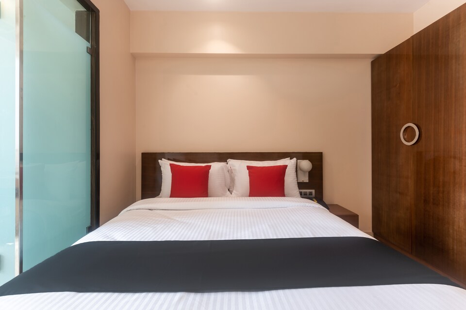 Capital O 44192 Hotel Elite Peak, Mumbai International Airport, Mumbai