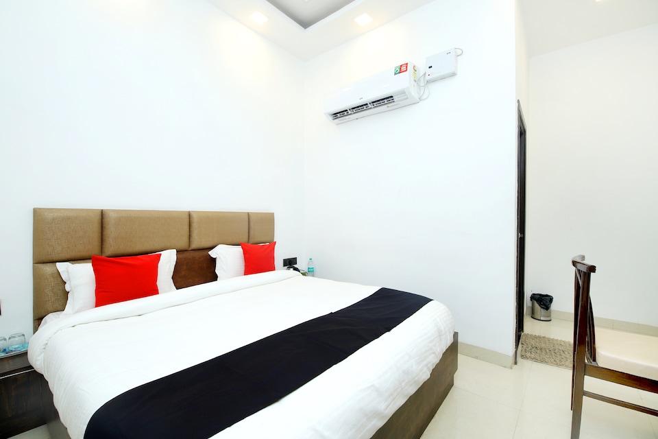 Capital O 44212 Northern Crown, Golden Temple Road Amritsar, Amritsar