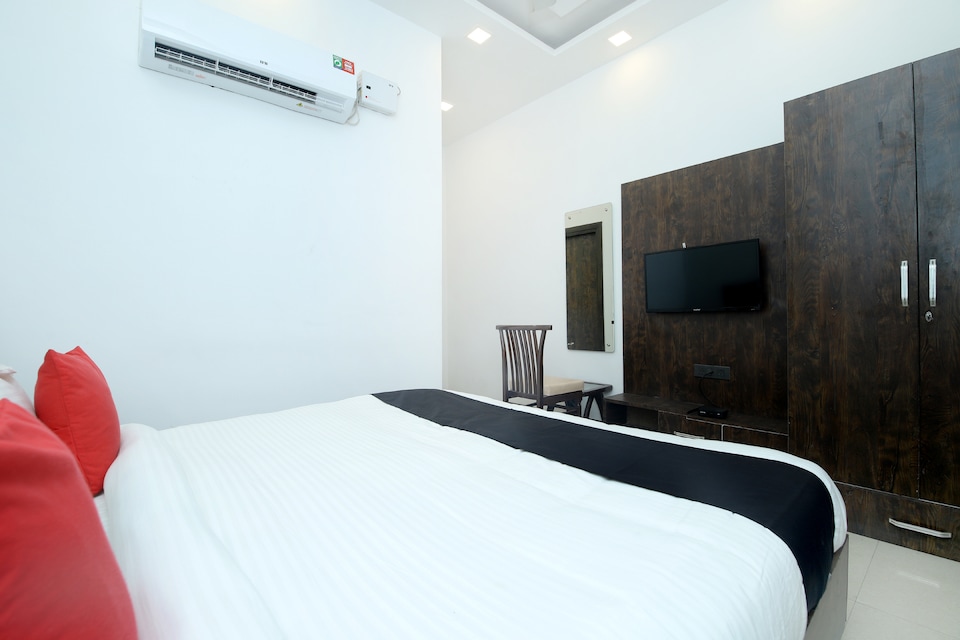 Capital O 44212 Northern Crown, Golden Temple Road Amritsar, Amritsar