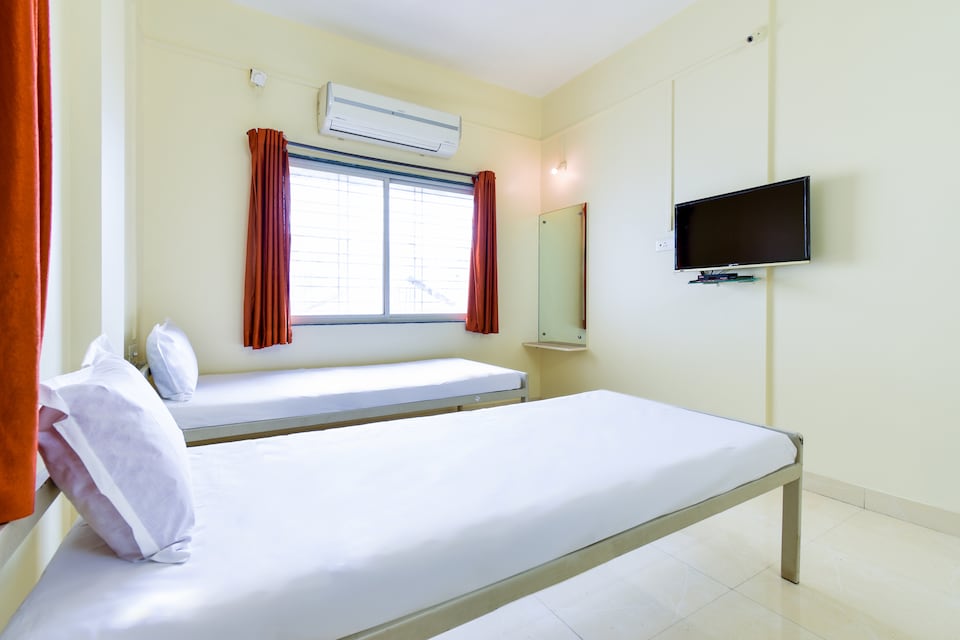 SPOT ON 44214 Hotel Shriram, Phaltan, Pune