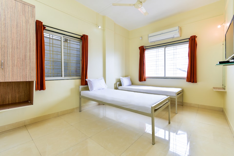 SPOT ON 44214 Hotel Shriram, Phaltan, Pune