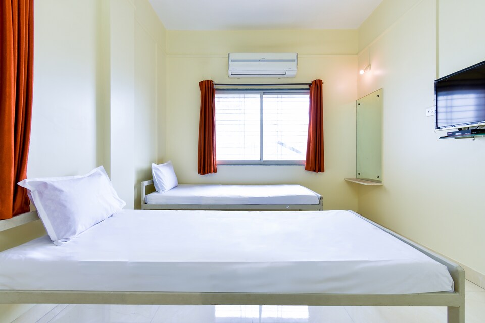 SPOT ON 44214 Hotel Shriram, Phaltan, Pune