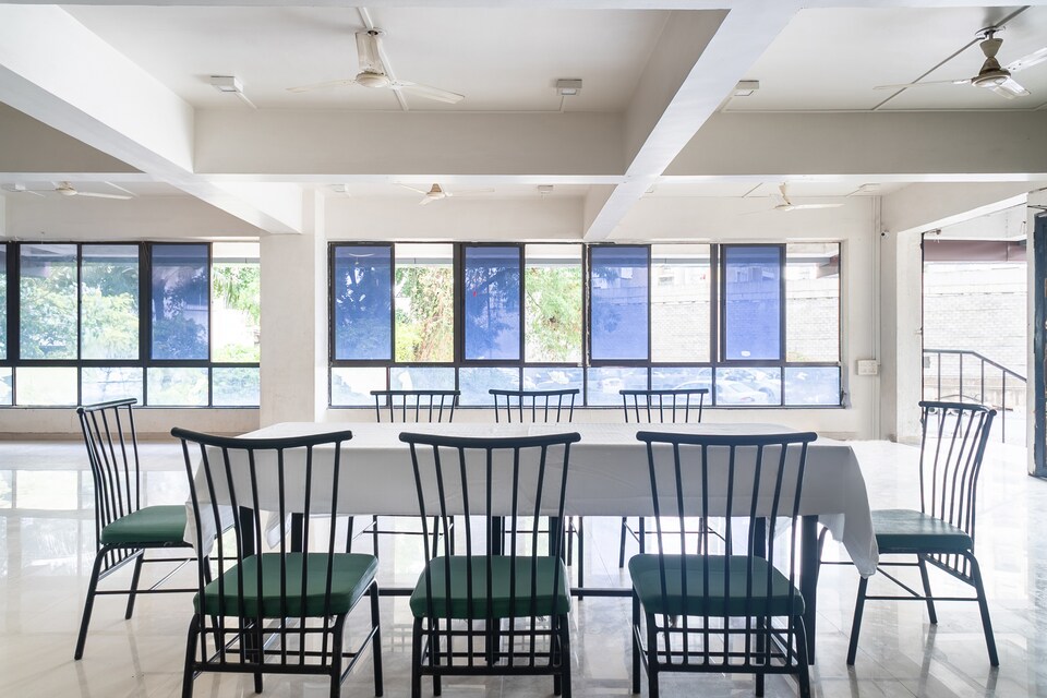 Capital O 44215 Hotel Majestic Executive, Swargate Pune, Pune