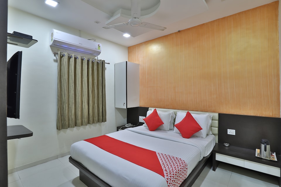 OYO 44233 Motel Plaza, Gnaesh Chokdi, Anand