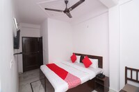 OYO 44236 Hotel Chandra Bagha