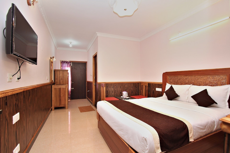 OYO Flagship 44245 Hotel Rainforest Thalayathimund, Ooty Coonoor Road, Ooty