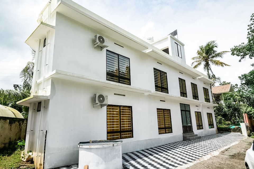 OYO 44266 Home O&Y Apartments 1BHK, Kakkanad Kochi, Kochi