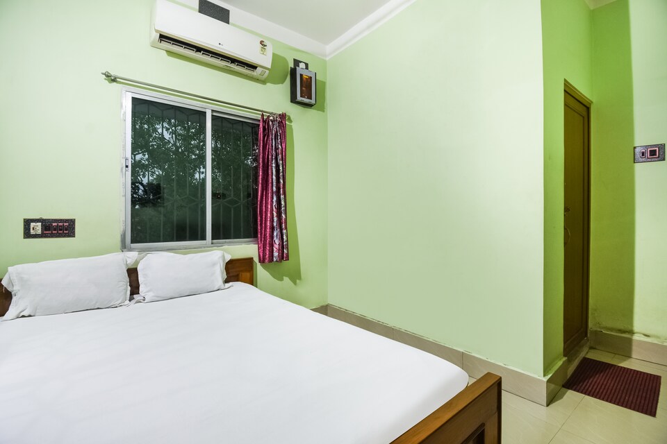 OYO 44270 Astha Lodge, Tarapith, Tarapith