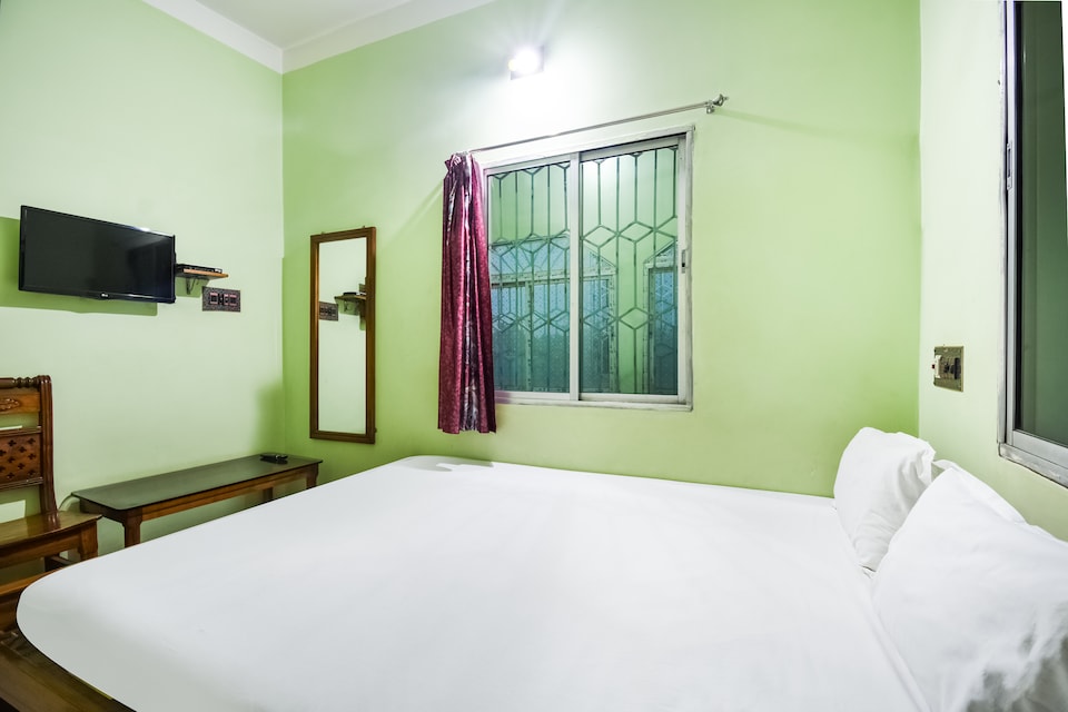 OYO 44270 Astha Lodge, Tarapith, Tarapith