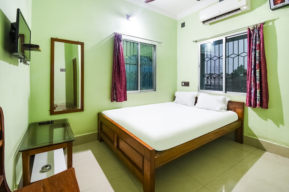 OYO 44270 Astha Lodge, Tarapith, Tarapith