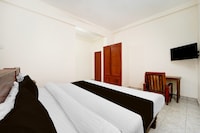Super Hotel O Pathanamthitta Near Mahatma Gandhi Statue