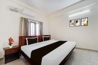 Super Hotel O Pathanamthitta Near Mahatma Gandhi Statue