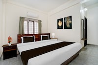 Super Hotel O Pathanamthitta Near Mahatma Gandhi Statue
