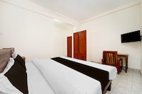 Super Hotel O Pathanamthitta Near Mahatma Gandhi Statue
