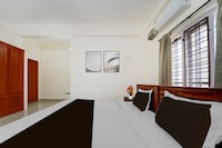 Super Hotel O Pathanamthitta Near Mahatma Gandhi Statue