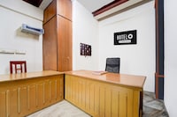 Super Hotel O Pathanamthitta Near Mahatma Gandhi Statue