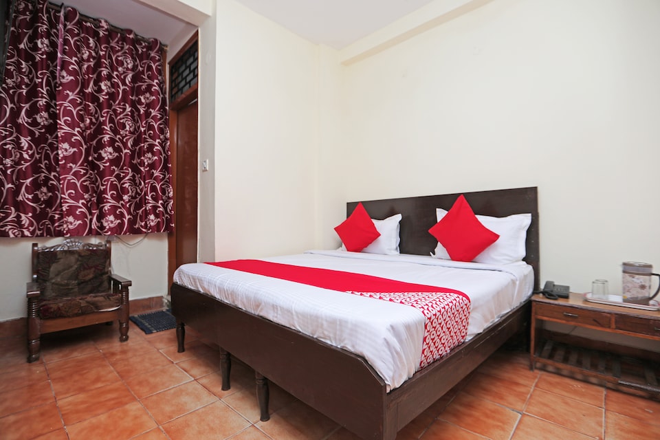 OYO 44282 Gulshan Deluxe, Airport Delhi, Delhi Transit