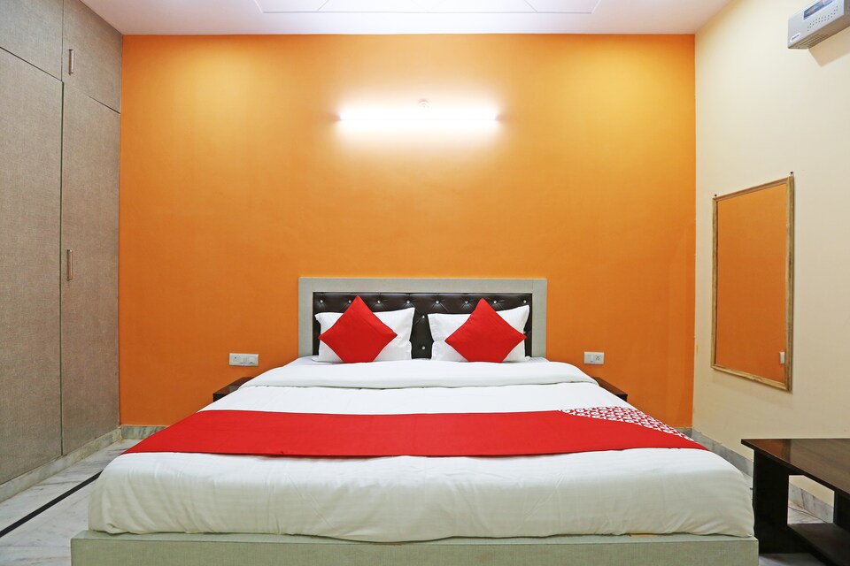 OYO 44285 Shri Krishna Guest House, Noida Industrial Area Mamura, Noida