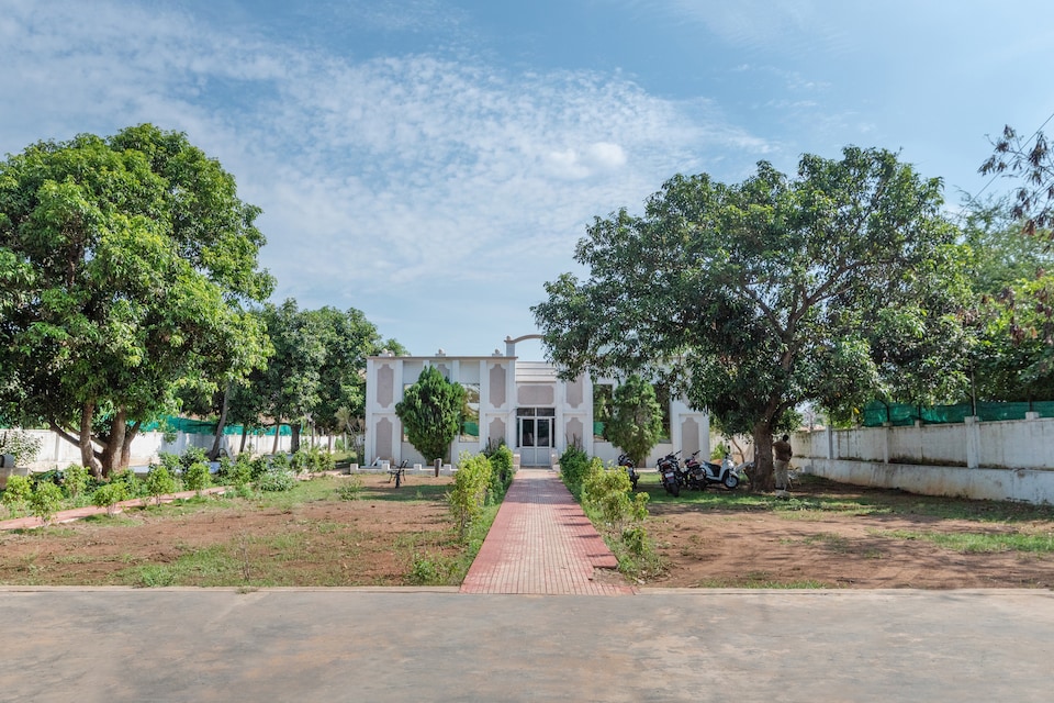 OYO 44312 Sai Priya Resorts, Ramaraopet Kakinada, Kakinada