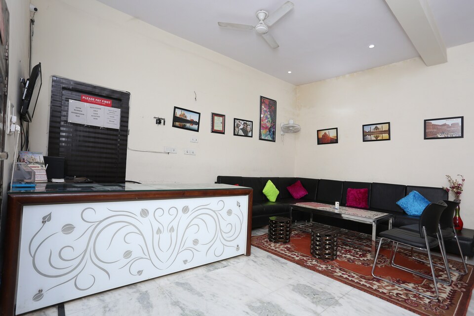 OYO 44321 Leisure Stays, Fatehabad Road, Agra