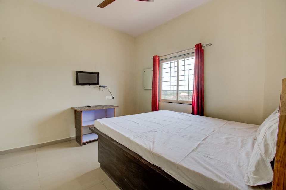 SPOT ON 44330 Agm Lodge, Hospet-II, Hospet