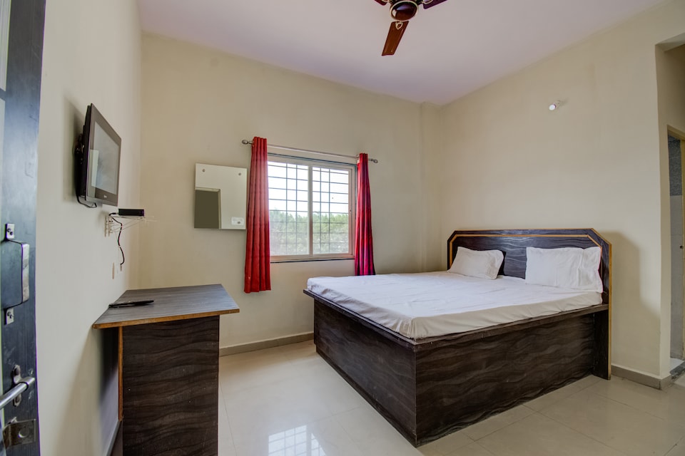 SPOT ON 44330 Agm Lodge, Hospet-II, Hospet