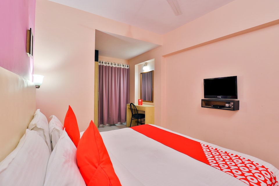 Townhouse Oak formerly Golden Star Country Club, Adajan, Surat