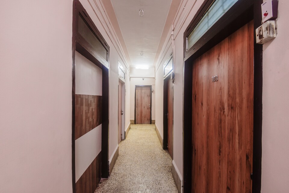 Capital O 44359 Hotel Subhash, Mumbai International Airport, Mumbai