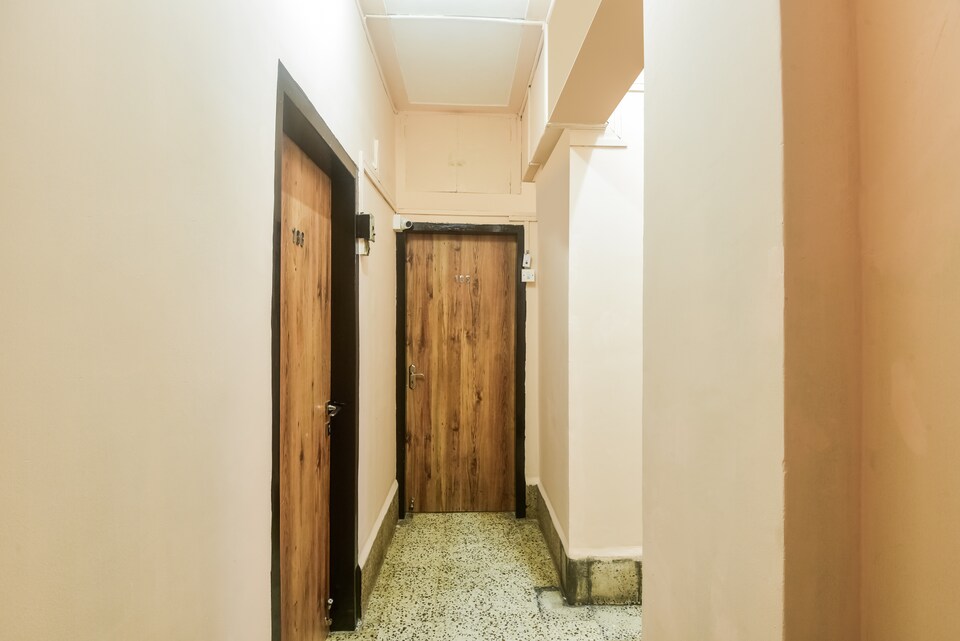 Capital O 44359 Hotel Subhash, Mumbai International Airport, Mumbai
