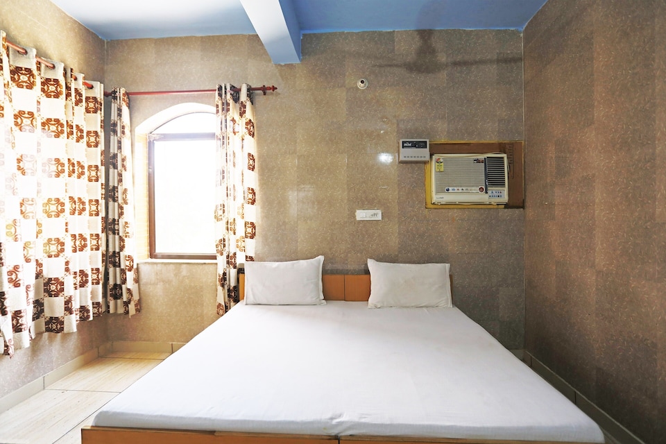 OYO Shri Lajjaram Ashram, Prem Mandir Vrindavan, Vrindavan