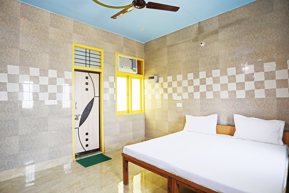 OYO Shri Lajjaram Ashram, Prem Mandir Vrindavan, Vrindavan