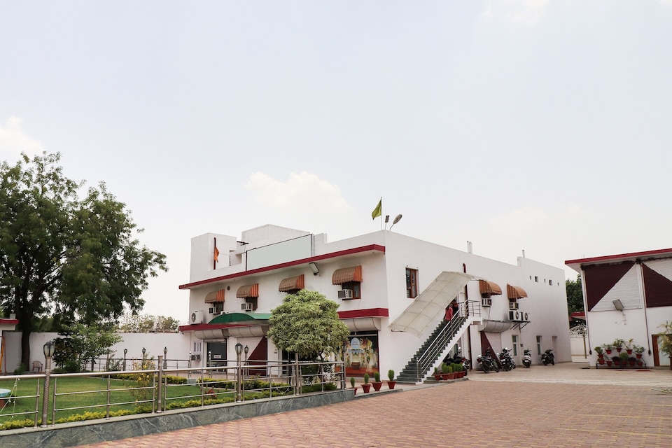 Collection O Resova Club, Vikas Nagar Lucknow, Lucknow