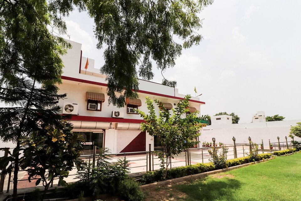 Collection O Resova Club, Vikas Nagar Lucknow, Lucknow